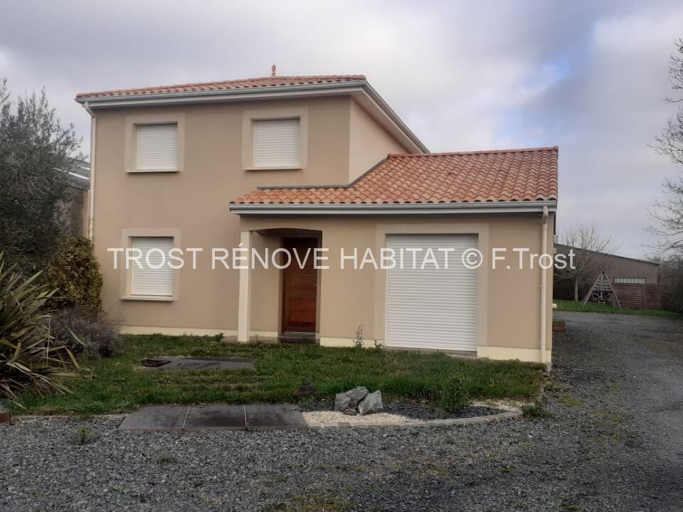 Après le nettoyage de la façade d'une maison à Valanjou (Chemillé en Anjou)