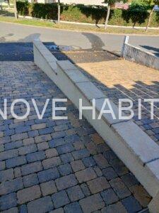 Nettoyage d’un muret et d’une terrasse dallage en pavés