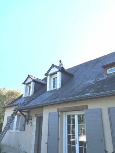 Remplacement d&rsquo;ardoises cassées sur une toiture